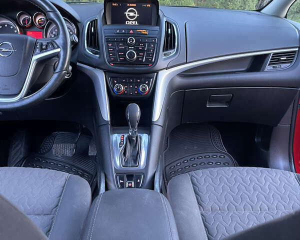 Красный Опель Зафира, объемом двигателя 1.6 л и пробегом 146 тыс. км за 10699 $, фото 23 на Automoto.ua