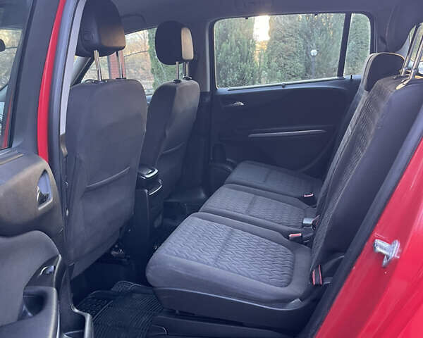 Красный Опель Зафира, объемом двигателя 1.6 л и пробегом 146 тыс. км за 10699 $, фото 34 на Automoto.ua