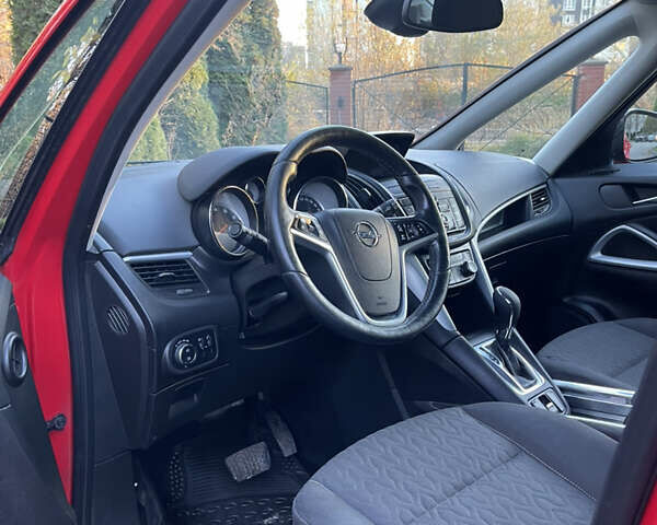 Красный Опель Зафира, объемом двигателя 1.6 л и пробегом 146 тыс. км за 10699 $, фото 21 на Automoto.ua