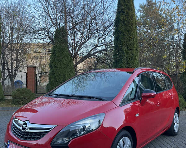 Красный Опель Зафира, объемом двигателя 1.6 л и пробегом 146 тыс. км за 10699 $, фото 3 на Automoto.ua