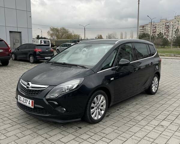 Красный Опель Зафира, объемом двигателя 0 л и пробегом 203 тыс. км за 10300 $, фото 2 на Automoto.ua