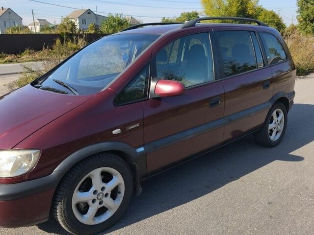 Красный Опель Зафира, объемом двигателя 2.2 л и пробегом 220 тыс. км за 2000 $, фото 2 на Automoto.ua