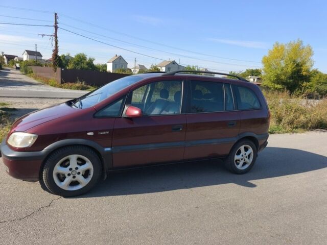 Красный Опель Зафира, объемом двигателя 2.2 л и пробегом 220 тыс. км за 2000 $, фото 3 на Automoto.ua