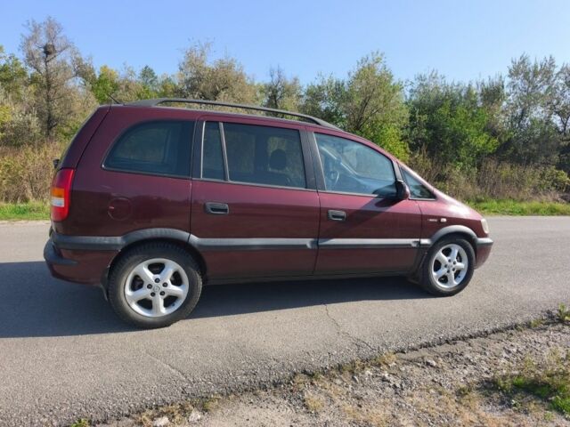 Красный Опель Зафира, объемом двигателя 2.2 л и пробегом 220 тыс. км за 2000 $, фото 12 на Automoto.ua