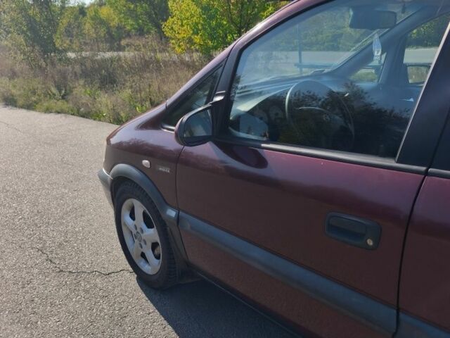 Красный Опель Зафира, объемом двигателя 2.2 л и пробегом 220 тыс. км за 2000 $, фото 7 на Automoto.ua