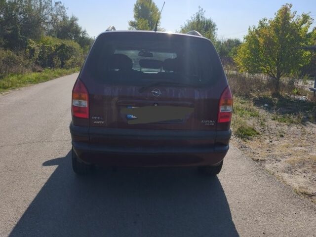 Красный Опель Зафира, объемом двигателя 2.2 л и пробегом 220 тыс. км за 2000 $, фото 9 на Automoto.ua
