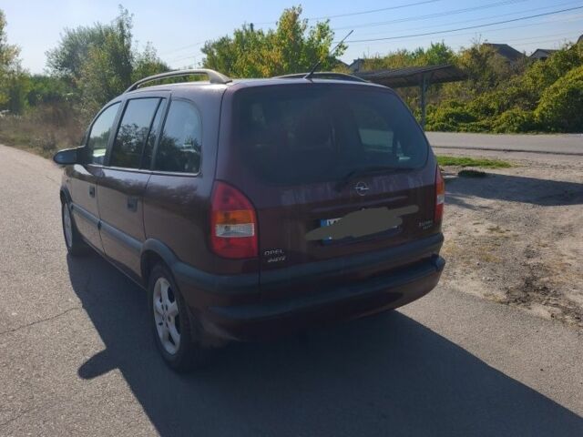 Красный Опель Зафира, объемом двигателя 2.2 л и пробегом 220 тыс. км за 2000 $, фото 10 на Automoto.ua