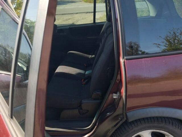 Красный Опель Зафира, объемом двигателя 2.2 л и пробегом 220 тыс. км за 2000 $, фото 6 на Automoto.ua