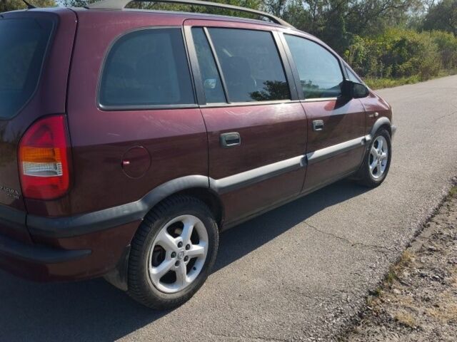 Красный Опель Зафира, объемом двигателя 2.2 л и пробегом 220 тыс. км за 2000 $, фото 13 на Automoto.ua