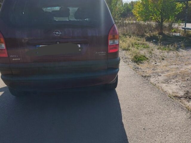 Красный Опель Зафира, объемом двигателя 2.2 л и пробегом 220 тыс. км за 2000 $, фото 11 на Automoto.ua