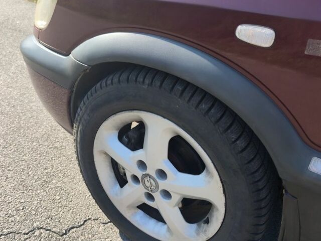 Красный Опель Зафира, объемом двигателя 2.2 л и пробегом 220 тыс. км за 2000 $, фото 4 на Automoto.ua