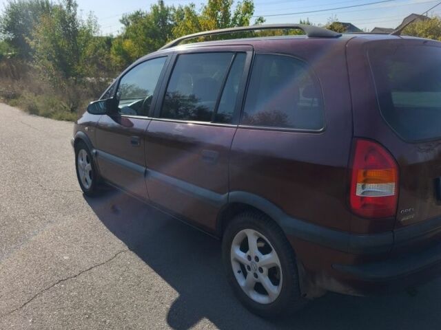 Красный Опель Зафира, объемом двигателя 2.2 л и пробегом 220 тыс. км за 2000 $, фото 8 на Automoto.ua