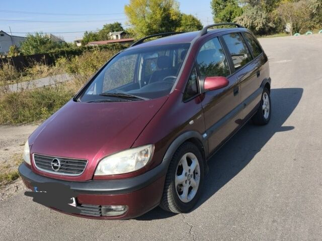 Красный Опель Зафира, объемом двигателя 2.2 л и пробегом 220 тыс. км за 2000 $, фото 1 на Automoto.ua