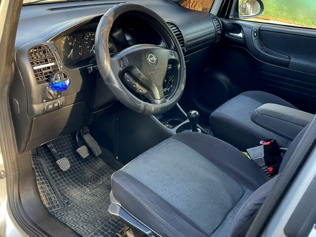 Опель Зафира, объемом двигателя 2 л и пробегом 268 тыс. км за 3800 $, фото 3 на Automoto.ua
