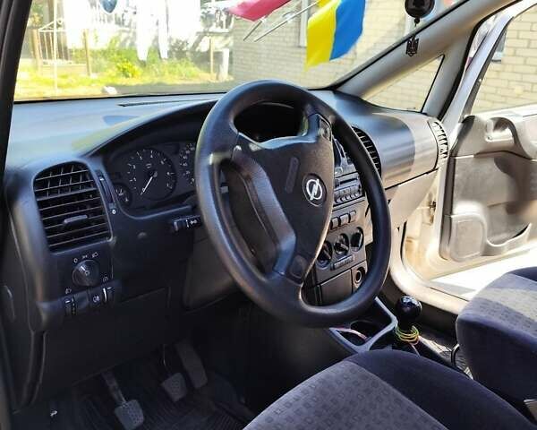 Опель Зафира, объемом двигателя 1.8 л и пробегом 228 тыс. км за 3900 $, фото 5 на Automoto.ua