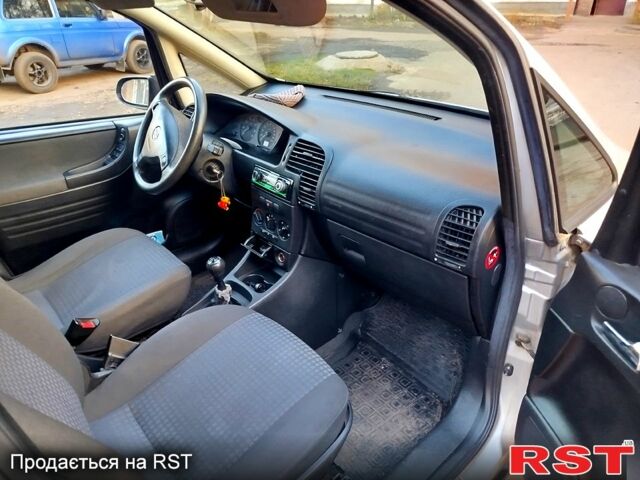 Опель Зафира, объемом двигателя 1.6 л и пробегом 290 тыс. км за 3999 $, фото 2 на Automoto.ua