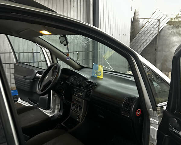 Опель Зафира, объемом двигателя 2.2 л и пробегом 460 тыс. км за 4200 $, фото 2 на Automoto.ua