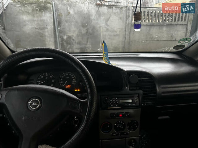 Опель Зафира, объемом двигателя 2.2 л и пробегом 460 тыс. км за 4200 $, фото 11 на Automoto.ua