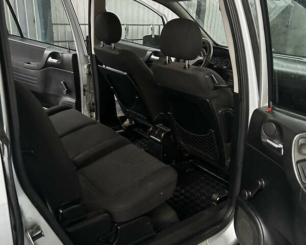 Опель Зафира, объемом двигателя 2.2 л и пробегом 460 тыс. км за 4200 $, фото 7 на Automoto.ua