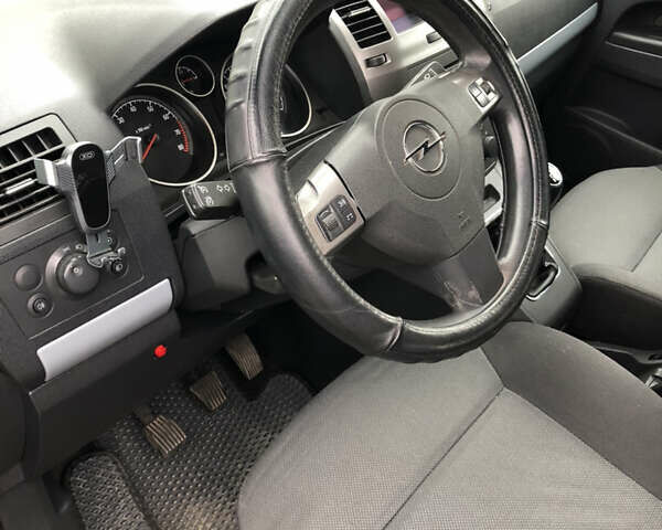 Опель Зафира, объемом двигателя 1.6 л и пробегом 230 тыс. км за 5600 $, фото 3 на Automoto.ua