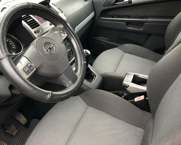 Опель Зафира, объемом двигателя 1.6 л и пробегом 230 тыс. км за 5600 $, фото 2 на Automoto.ua