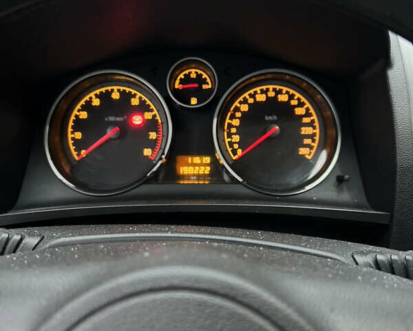 Опель Зафира, объемом двигателя 2.2 л и пробегом 198 тыс. км за 6600 $, фото 11 на Automoto.ua