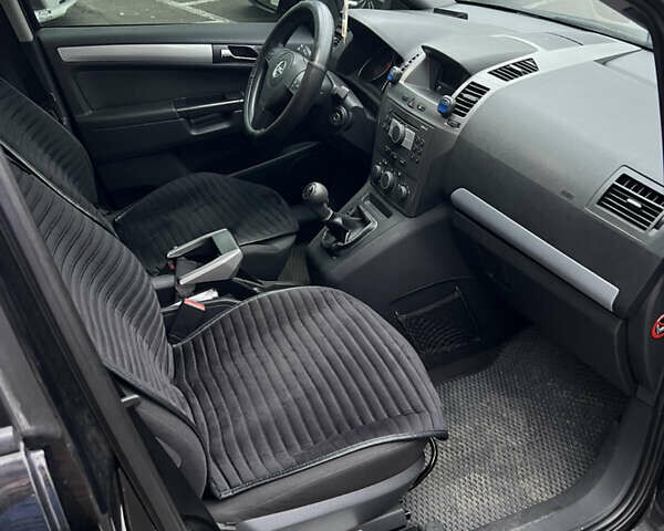 Опель Зафира, объемом двигателя 2.2 л и пробегом 198 тыс. км за 6600 $, фото 4 на Automoto.ua