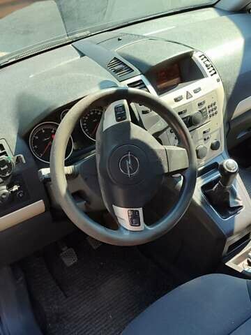 Опель Зафира, объемом двигателя 1.69 л и пробегом 234 тыс. км за 7200 $, фото 3 на Automoto.ua