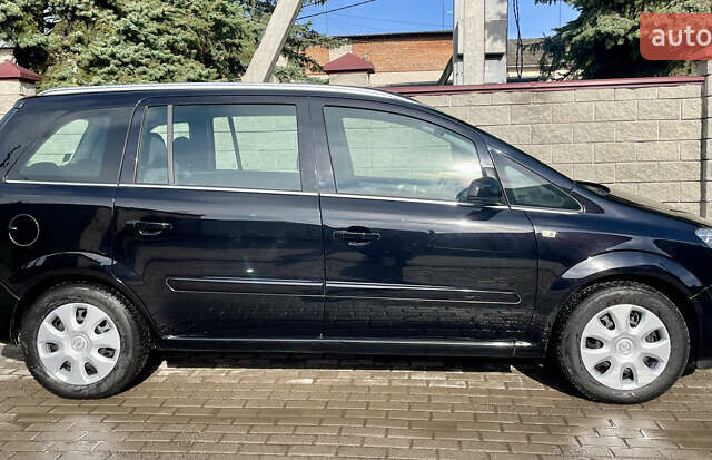 Опель Зафира, объемом двигателя 1.6 л и пробегом 120 тыс. км за 5600 $, фото 2 на Automoto.ua