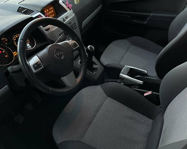Опель Зафира, объемом двигателя 1.7 л и пробегом 214 тыс. км за 6100 $, фото 11 на Automoto.ua