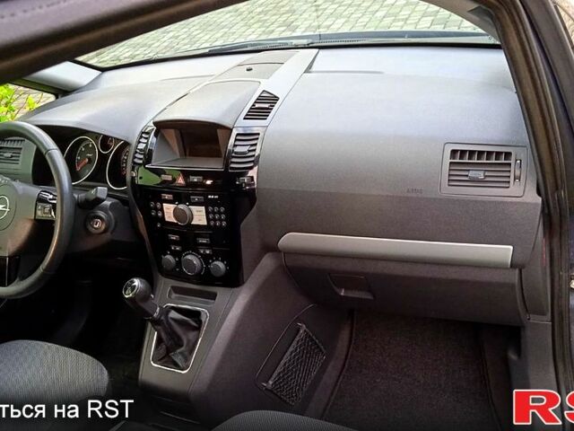 Опель Зафира, объемом двигателя 1.9 л и пробегом 213 тыс. км за 7600 $, фото 3 на Automoto.ua