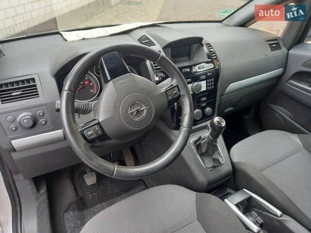 Опель Зафира, объемом двигателя 1.7 л и пробегом 245 тыс. км за 7500 $, фото 9 на Automoto.ua