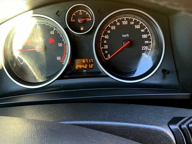 Опель Зафира, объемом двигателя 17 л и пробегом 251 тыс. км за 7200 $, фото 4 на Automoto.ua