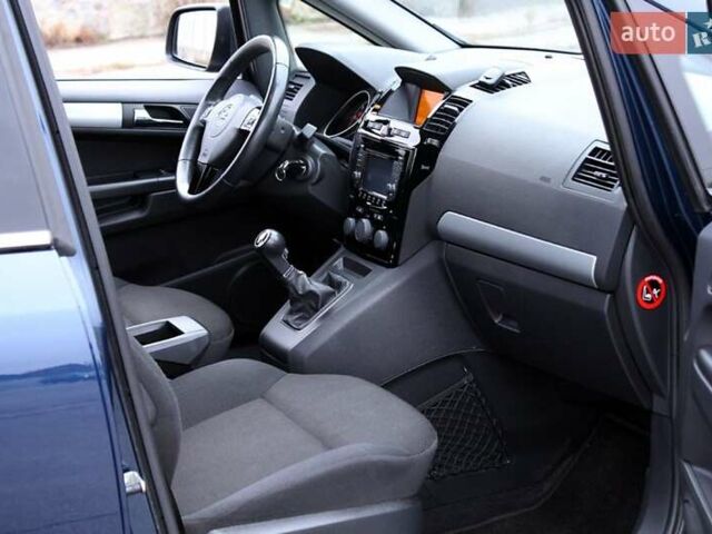 Опель Зафира, объемом двигателя 0 л и пробегом 195 тыс. км за 8300 $, фото 2 на Automoto.ua