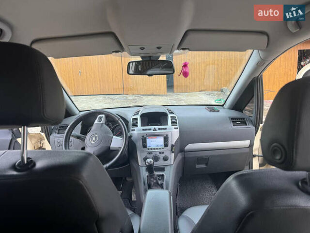 Опель Зафира, объемом двигателя 1.7 л и пробегом 208 тыс. км за 6500 $, фото 13 на Automoto.ua