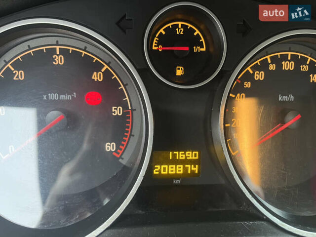 Опель Зафира, объемом двигателя 1.7 л и пробегом 208 тыс. км за 6500 $, фото 6 на Automoto.ua