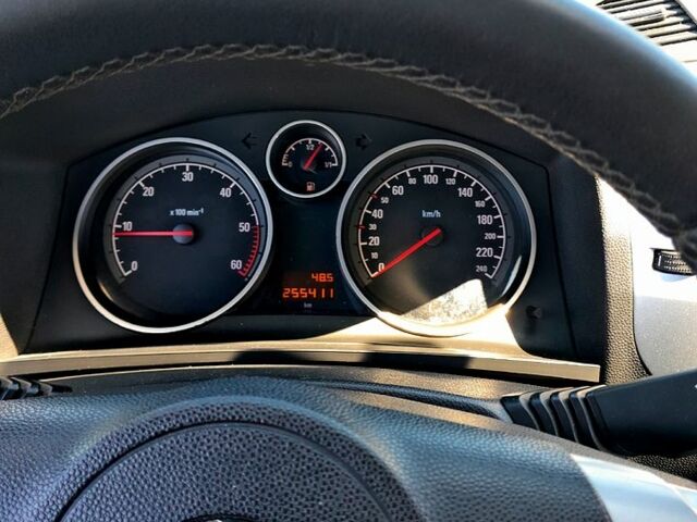 Опель Зафира 2014 в Харькове на Automoto.ua Опель Зафира, объемом двигателя 17 л и пробегом 256 тыс. км за 7900 $, фото 1 на Automoto.ua