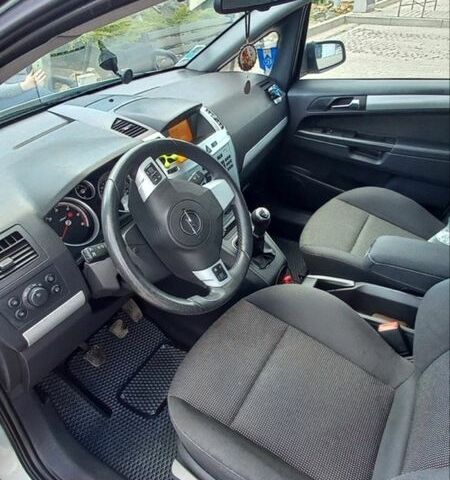 Опель Зафира, объемом двигателя 1.7 л и пробегом 250 тыс. км за 5700 $, фото 4 на Automoto.ua