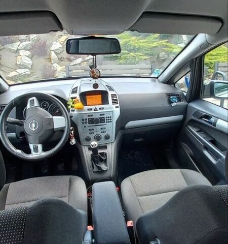 Опель Зафира, объемом двигателя 1.7 л и пробегом 250 тыс. км за 5700 $, фото 3 на Automoto.ua