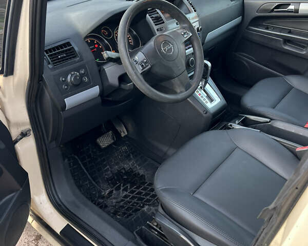 Желтый Опель Зафира, объемом двигателя 1.9 л и пробегом 494 тыс. км за 3400 $, фото 8 на Automoto.ua