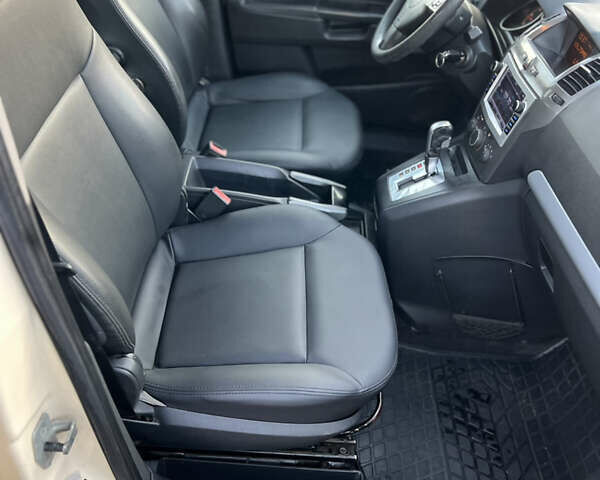 Желтый Опель Зафира, объемом двигателя 1.9 л и пробегом 494 тыс. км за 3400 $, фото 11 на Automoto.ua