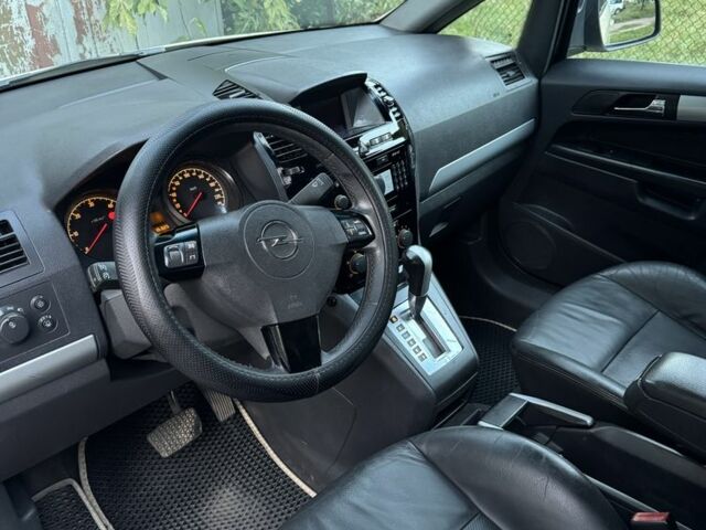 Желтый Опель Зафира, объемом двигателя 1.9 л и пробегом 290 тыс. км за 5800 $, фото 6 на Automoto.ua