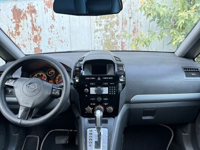 Желтый Опель Зафира, объемом двигателя 1.9 л и пробегом 290 тыс. км за 5800 $, фото 5 на Automoto.ua