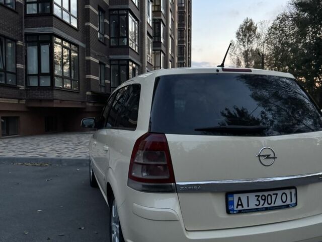 Желтый Опель Зафира, объемом двигателя 1.9 л и пробегом 290 тыс. км за 5800 $, фото 4 на Automoto.ua