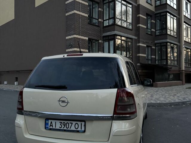 Желтый Опель Зафира, объемом двигателя 1.9 л и пробегом 290 тыс. км за 5800 $, фото 3 на Automoto.ua