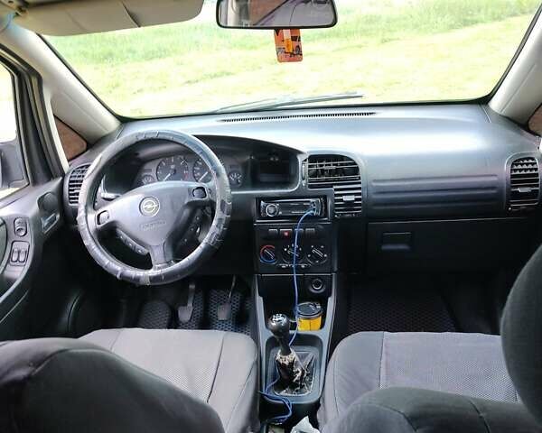 Сірий Опель Зафіра, об'ємом двигуна 2 л та пробігом 404 тис. км за 4400 $, фото 3 на Automoto.ua