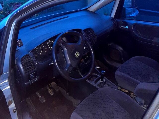 Серый Опель Зафира, объемом двигателя 1.6 л и пробегом 283 тыс. км за 2450 $, фото 3 на Automoto.ua