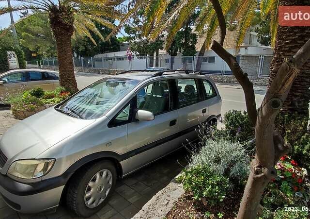 Серый Опель Зафира, объемом двигателя 1.8 л и пробегом 424 тыс. км за 3200 $, фото 12 на Automoto.ua