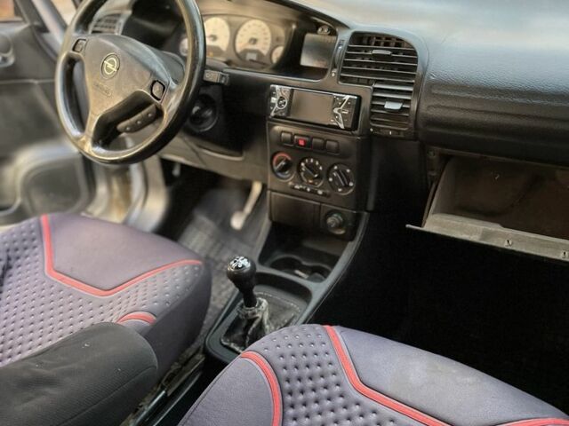 Серый Опель Зафира, объемом двигателя 2 л и пробегом 330 тыс. км за 1300 $, фото 6 на Automoto.ua