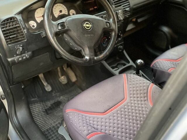 Серый Опель Зафира, объемом двигателя 2 л и пробегом 330 тыс. км за 1300 $, фото 5 на Automoto.ua